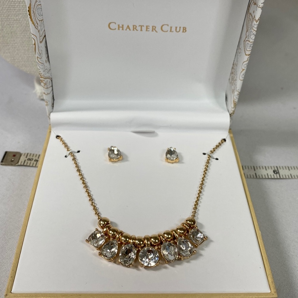 Beautiful Goldtone rhinestone necklace earrings set
